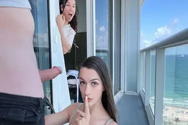 Cewek Minta Favor Check Out Telat Malah Digenjot Kontol Gede