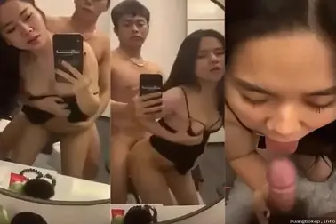 Doggy Pacar di Depan Cermin