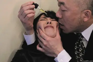 Mata-mata wanita cantik dipaksa minum obat peningkat nafsu dan akhirnya