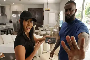 Paket Panas Diantar Langsung Digenjot Brutal Di Depan Pintu