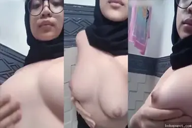 Siswa Berdada Besar Pamerkan Tetas Seksi, Ngentot Doggy Brutal